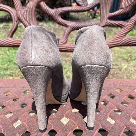 Via Spiga Suede Leather Platform Closed Toe Slip On Heels - Picture 6 of 11